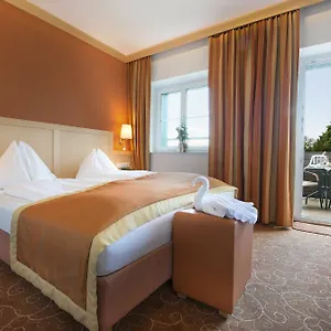 Otel Romantik Gersberg Alm Ueber Mit Outdoorpool, Salzburg